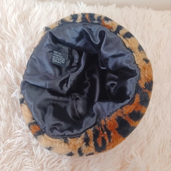 Vintage Fuzzy Leopard Print Bucket Hat - Womens - Picture 7 of 8